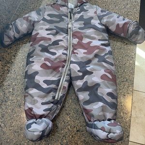 Carter’s 6-9 month snowsuit